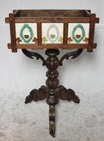 0713 Antieke bloembak met betegeld front., Gebruikt, Ophalen of Verzenden, Binnen, 60 tot 100 cm