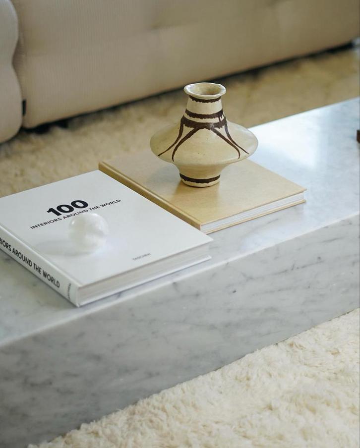 Vintage marmeren coffee table - Bianco Cararra, Huis en Inrichting, Woonaccessoires | Vazen, Zo goed als nieuw, Overige kleuren