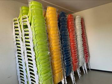 Stapelstoelen kantinestoelen kuipstoelen stapelbare stoelen beschikbaar voor biedingen