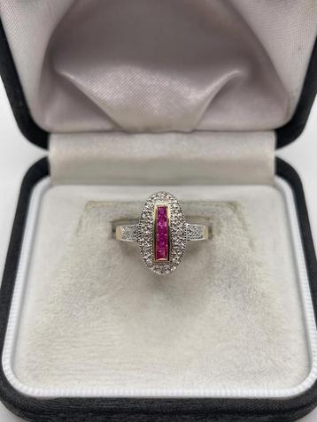 Vintage 9 karaat Robijn en diamant beschikbaar voor biedingen
