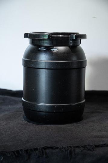 Zwarte CurTec 6L Voerton / Waterkluis (nog 6 beschikbaar) beschikbaar voor biedingen