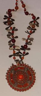 € 5 ! Leuke blaadjes-ketting + grote oranje emaille-hanger !, Verzenden, Oranje, Zo goed als nieuw, Overige materialen
