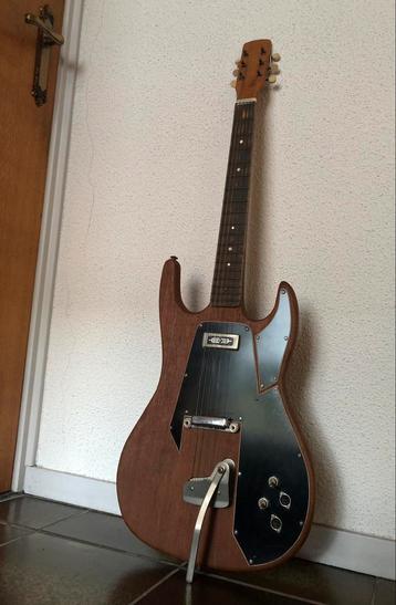 Egmond elektrische gitaar met hendel beschikbaar voor biedingen