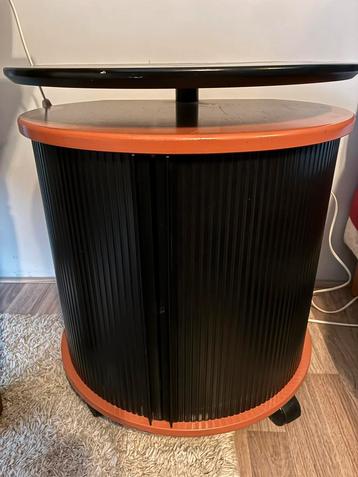 Bedombouw 180x210 cm, met boxsprings en nachtkastjes beschikbaar voor biedingen