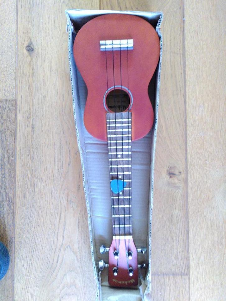 Makawao Ukelele UK-10  - voor beginners  - Als nieuw, Muziek en Instrumenten, Snaarinstrumenten | Gitaren | Akoestisch, Zo goed als nieuw