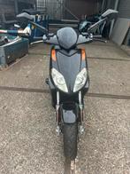 Aprillia sportcity, Fietsen en Brommers, Scooters | Kymco, Ophalen, Gebruikt, Overige modellen, Maximaal 45 km/u