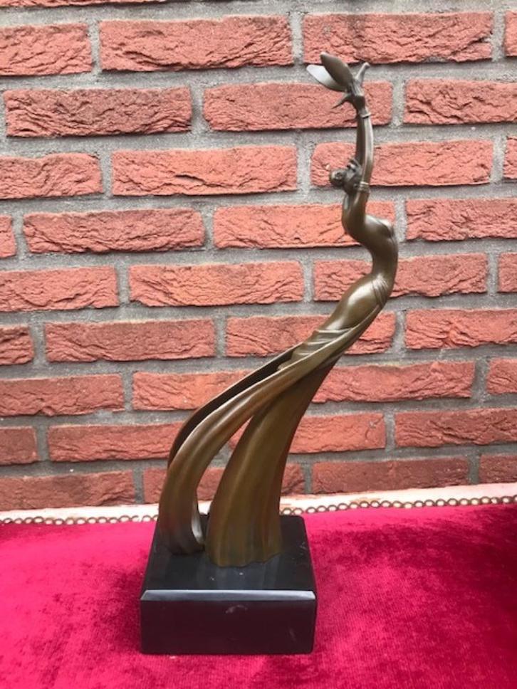 bronzen superbeeld, release the bird, Antiek en Kunst, Kunst | Beelden en Houtsnijwerken, Ophalen of Verzenden