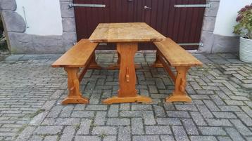 Tafel en 2 banken,  grenen  beschikbaar voor biedingen