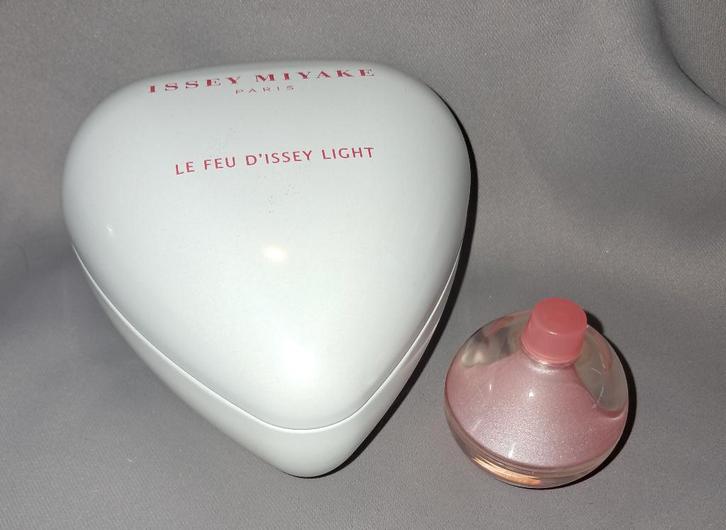 Luxe parfum mini Issey miyake le fue light + doosje, Verzamelen, Parfumverzamelingen, Zo goed als nieuw, Miniatuur, Gevuld, Ophalen of Verzenden