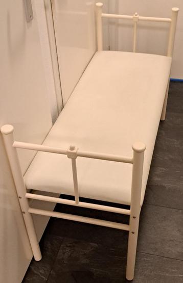 Mooie en zware metalen zit-/hal-/bedbank beschikbaar voor biedingen