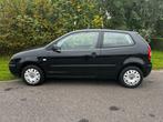 Volkswagen Polo 1.4 55KW 2004 Zwart met nieuwe APK!, Auto's, Volkswagen, Voorwielaandrijving, Stof, 74 pk, 4 cilinders