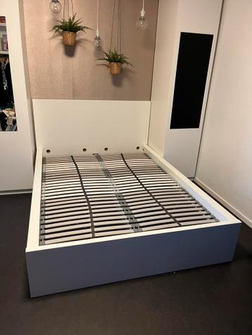 Ikea MALM bed 140x200 cm (hoge variant) - afbeelding 1