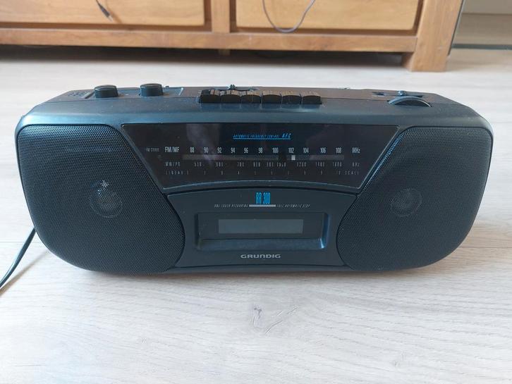 Grundig RR 300 Radio Cassettespeler Draagbaar, Audio, Tv en Foto, Radio's, Gebruikt, Radio, Ophalen of Verzenden