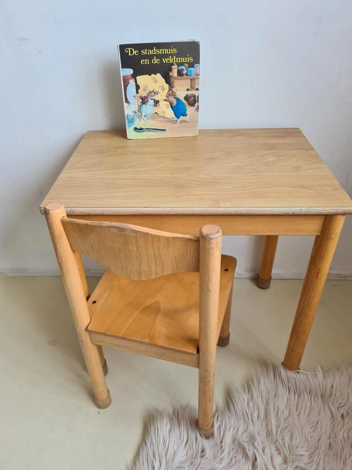 Vintage houten tafeltje en stoeltje, Kinderen en Baby's, Kinderkamer | Tafels en Stoelen, Tafel(s) en Stoel(en), Ophalen
