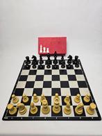 Revanche Schaakbord met Kunststof Stukken kh 90 mm, Gebruikt, Een of twee spelers, Ophalen of Verzenden, Revanche