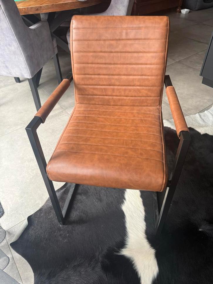 Moderne Bruine Eetkamerstoel met Armleuning, Huis en Inrichting, Stoelen, Zo goed als nieuw, Eén, Metaal, Bruin, Ophalen