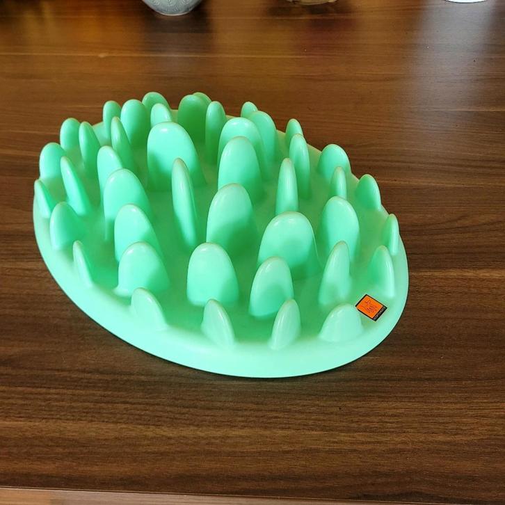 Anti-schrok bak/slow feeder groot (NORTHMATE Green Feeder), Dieren en Toebehoren, Hondenvoerbakken en Drinkbakken, Gebruikt, Anti-schrok