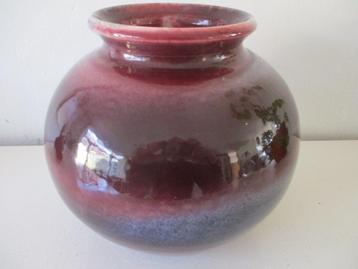 Grote vaas met paarse rode en blauwe glazuren keramiek beschikbaar voor biedingen