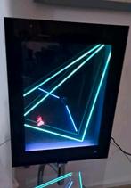 Bijzondere design klok met neon in Memphis stijl, Ophalen of Verzenden, Gebruikt, Analoog, Wandklok