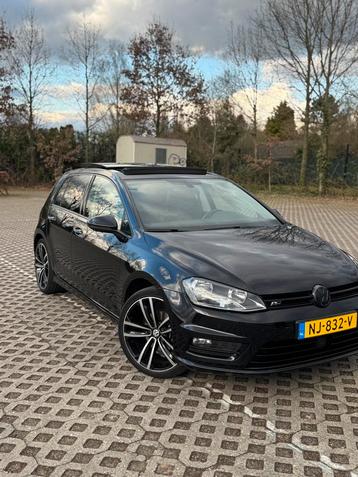 Volkswagen Golf 1.4 TSI R-LINE *PANO*VOL beschikbaar voor biedingen