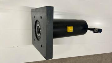 Betex cilinder NSSS10010. 100T. Met montageplaat. beschikbaar voor biedingen