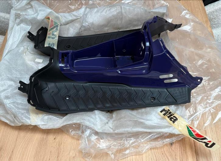 Aprilia SR50 Viper Treeplank NOS, Fietsen en Brommers, Brommeronderdelen | Scooters, Nieuw, Aprilia, Kap, Ophalen of Verzenden