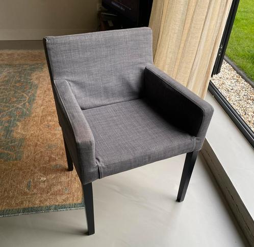2 Grijze eetkamerstoelen met armleuningen, Huis en Inrichting, Stoelen, Gebruikt, Vijf, Zes of meer stoelen, Grijs, Ophalen