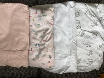 4 x nette hoeslakentjes ( tricot) voor kinderbedje 60x120 beschikbaar voor biedingen
