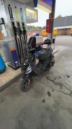 Piaggio ZIP 50 cc — bouwjaar 2015 — goed onderhouden, Fietsen en Brommers, Scooters | Piaggio, Ophalen, Gebruikt, Zip, Benzine