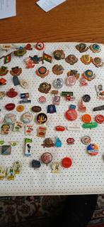 Map met oude speldjes ( 170 stuks), Verzamelen, Speldjes, Pins en Buttons, Ophalen of Verzenden, Gebruikt, Overige onderwerpen