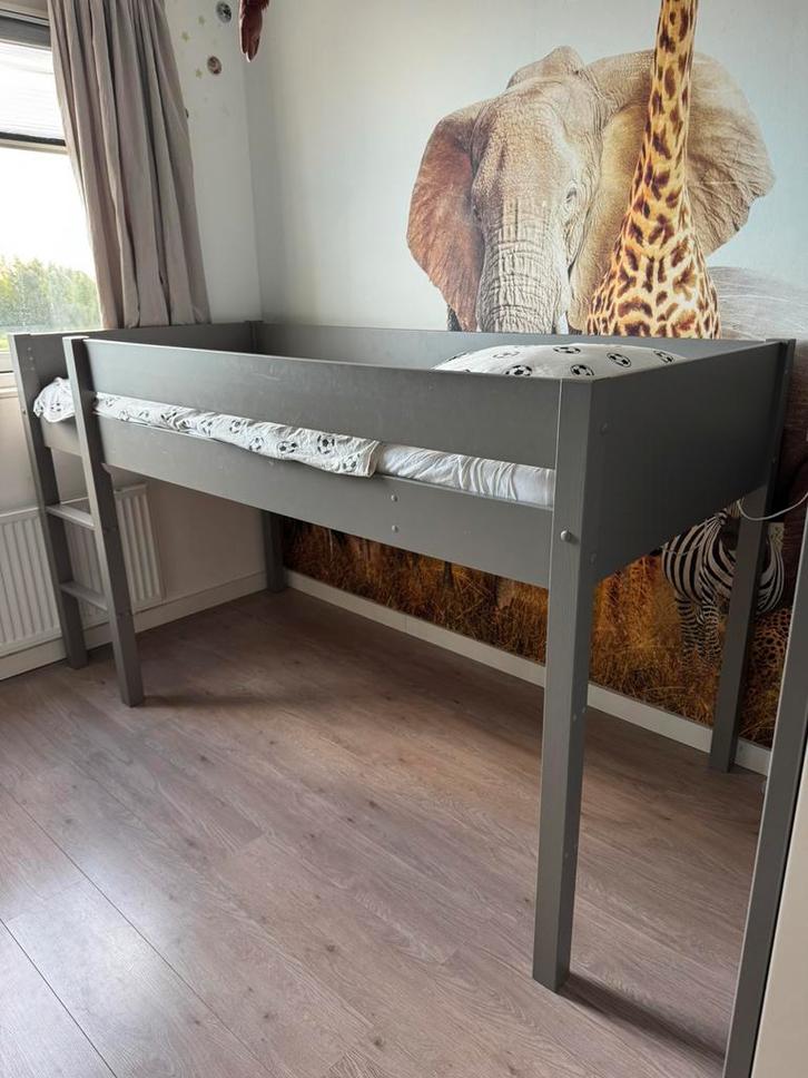 Petit Amelie 1pers bed halfhoogslaper grijs (mag direct weg), Huis en Inrichting, Slaapkamer | Stapelbedden en Hoogslapers, Zo goed als nieuw