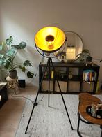 Zwarte Kwantum Driepoot Vloerlamp, Huis en Inrichting, Ophalen of Verzenden, Zo goed als nieuw, Metaal, 150 tot 200 cm