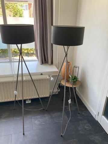 2 vloerlampen zeer weinig gebruikt van Mokana! beschikbaar voor biedingen