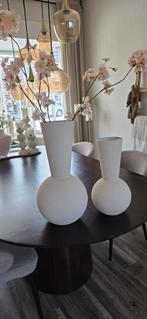 vaas met bloesems, Huis en Inrichting, Ophalen of Verzenden, Overige kleuren, Glas, Minder dan 50 cm