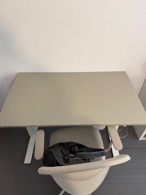 IKEA Trotten Desk (height adjustable) + Chair, Huis en Inrichting, Bureaus, Zo goed als nieuw, Bureau, In hoogte verstelbaar, Ophalen