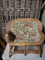 Vintage Rotan Poppenbankje met Bloemenbekleding, Ophalen of Verzenden, Gebruikt, Stoel(en)