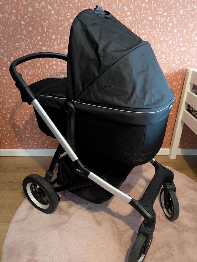 Mooie Thule kinderwagen met reiswieg!, Zo goed als nieuw, Verstelbare duwstang, Ophalen, Kinderwagen