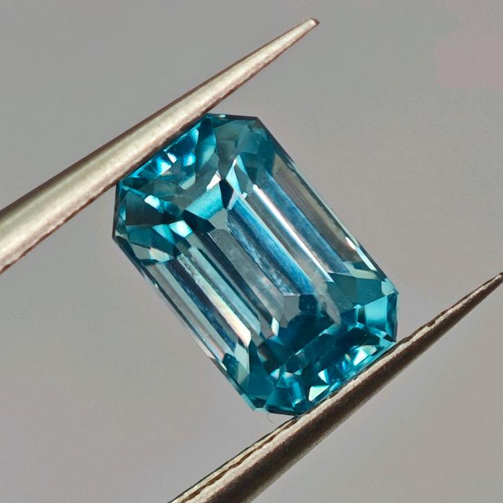 Blauwe zirkoon 2.23 karaat - Edelstenen, Sieraden, Tassen en Uiterlijk, Edelstenen, Nieuw, Ophalen of Verzenden