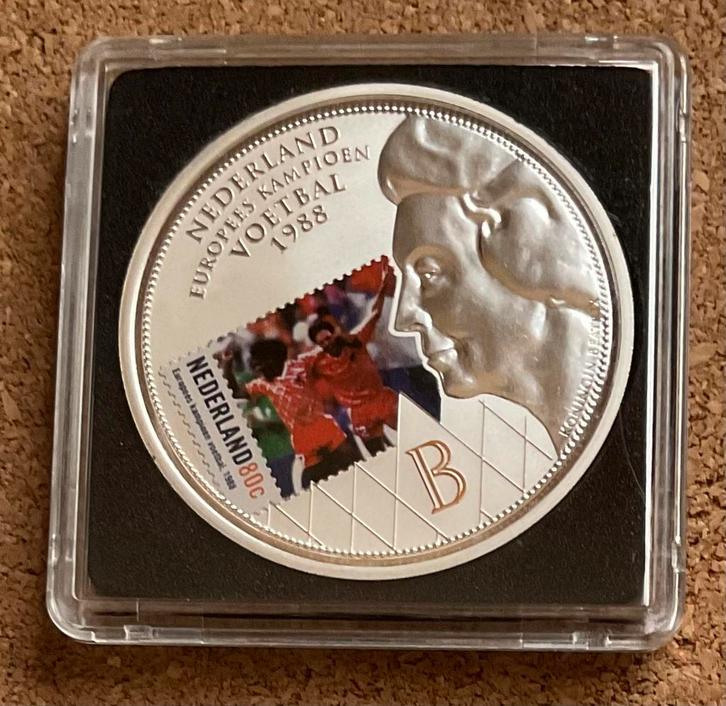 Penning -  BEATRIX - NEDERLAND EUROPEES KAMPION VOETBAL 1988, Postzegels en Munten, Penningen en Medailles, Overige materialen