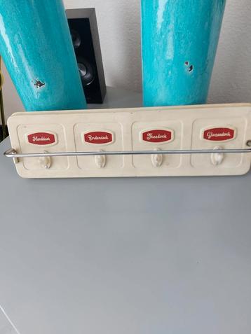 Nostalgisch handdoek rekje beschikbaar voor biedingen