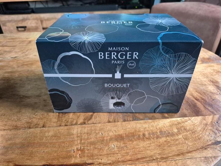 Nieuw: Berger Bouquet - Nieuw in doos!, Huis en Inrichting, Woonaccessoires | Kandelaars en Kaarsen, Nieuw, Kaars, Minder dan 25 cm