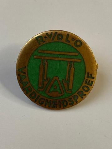 speldje / button R v/d L O - vaardigheidsproef A - vintage beschikbaar voor biedingen