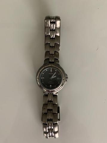 sporty titanium Pulsar super light watch with date beschikbaar voor biedingen