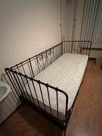 Gratis 1-persoonsbed compleet matras en IKEA lattenbodem, Ophalen