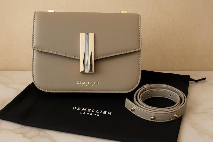 DeMellier "The Vancouver" Crossbody – Taupe Smooth, Sieraden, Tassen en Uiterlijk, Tassen | Damestassen, Nieuw, Schoudertasje