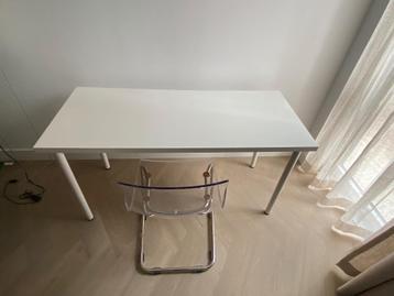 Bureau ( 140x60cm ) Lagkapten inclusief 4 witte poten Adils