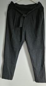 Lange grijze broek met bandplooi maat M van Expresso, Kleding | Dames, Broeken en Pantalons, Maat 38/40 (M), Expresso, Ophalen of Verzenden