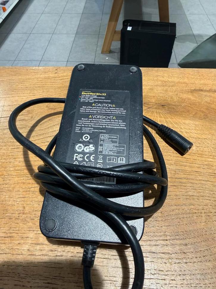 VanMoof Oplader - Perfect voor S3 & X3, Fietsen en Brommers, Fietsaccessoires | Fietsaccu's, Gebruikt, Ophalen of Verzenden