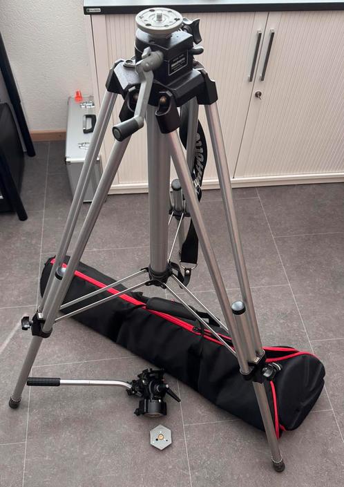 Manfrotto statief 028 met videobalhoofd 136, Audio, Tv en Foto, Fotografie | Statieven en Balhoofden, Gebruikt, Driepoot, 175 cm of meer