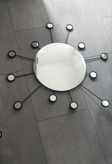 Spiegel  beschikbaar voor biedingen